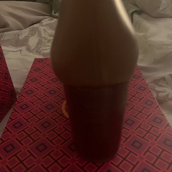 Sold Like new authentic Tory Burch shoes - Picture 7 of 8